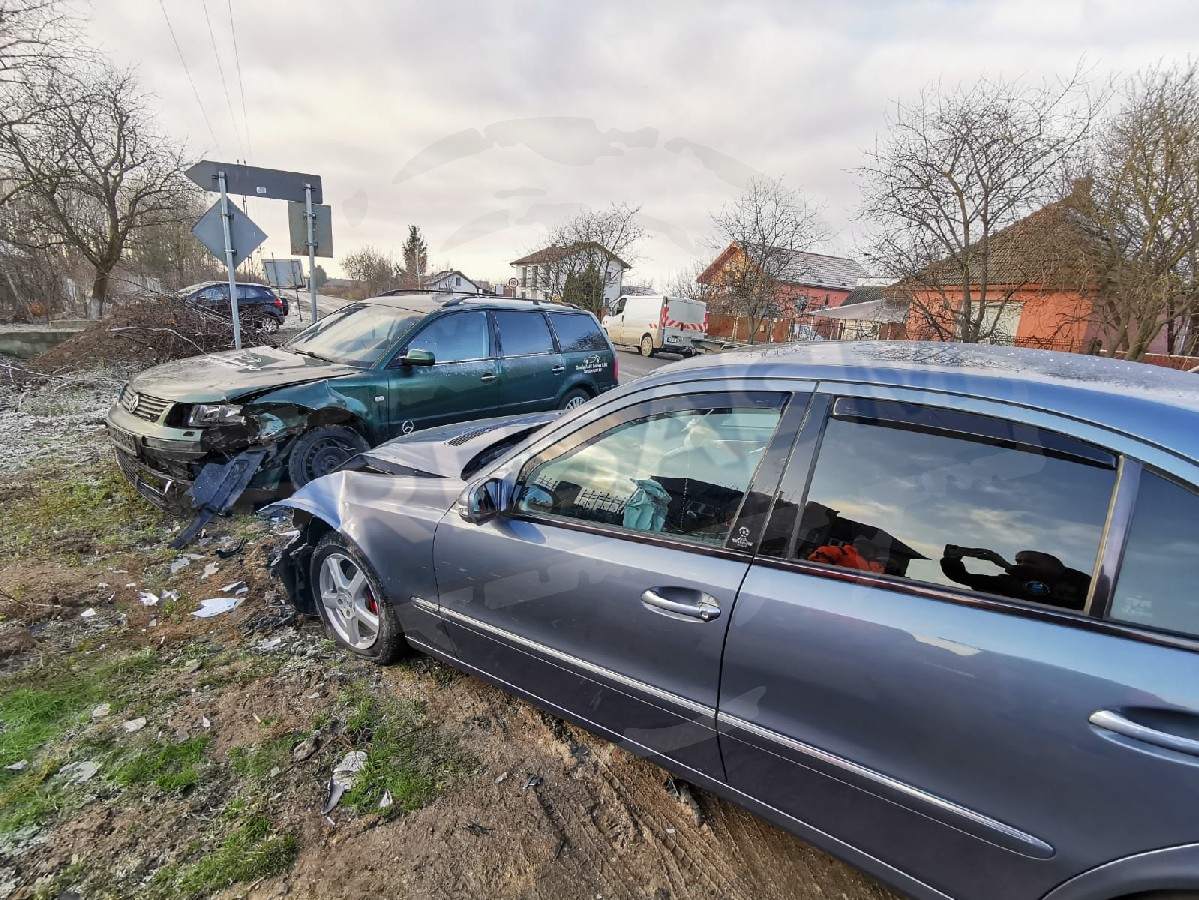 FOTO/VIDEO Accident în lanț, cu două victime, la ieșirea din municipiul Satu Mare