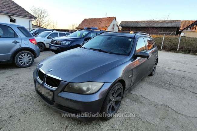 FOTO. A venit în țară de Crăciun, dar sătmăreanca a rămas fără mașină taman în vamă