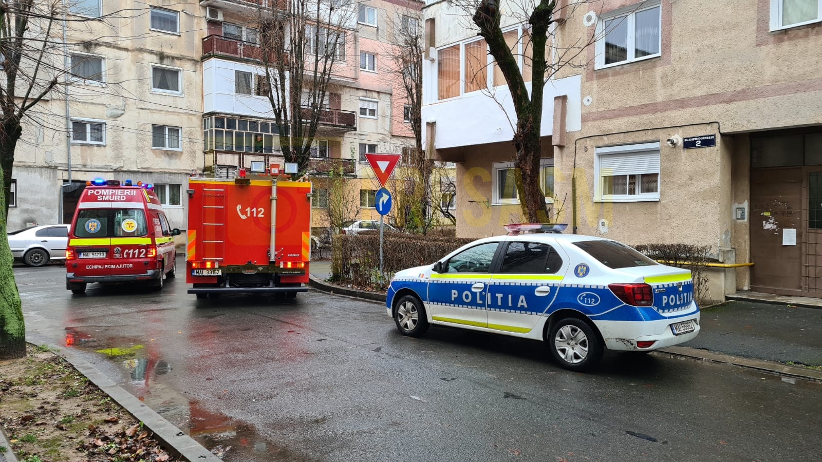 FOTO/VIDEO. Mobilizare a forțelor de prim-ajutor in Cartierul Micro 16. Descarcerarea în acțiune