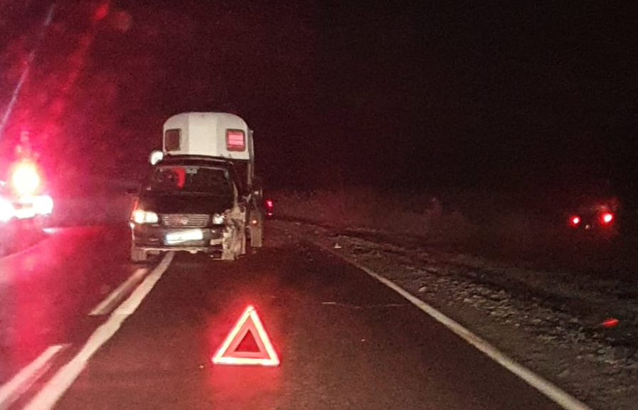 FOTO. Accident în lanț în județul Satu Mare. Două mașini au ajuns pe câmp, una a rămas pe șosea