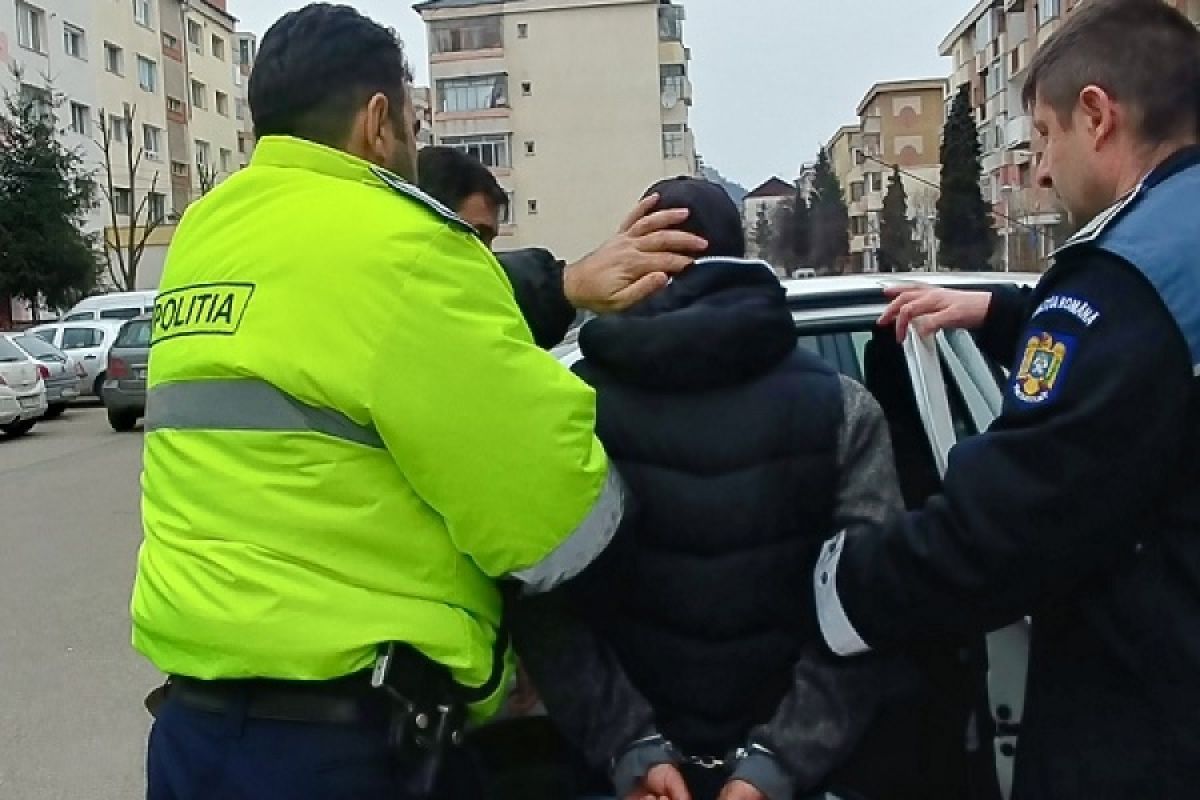 Urmărire ca-n filme pe șosele! Tânăr sătmărean, încătușat în trafic de polițiștii maramureșeni