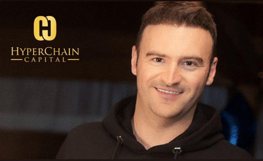 FOTO. Milionarul sătmărean (33 ani) care dă cadouri pentru 700 de copii și vârstnici din județul Satu Mare