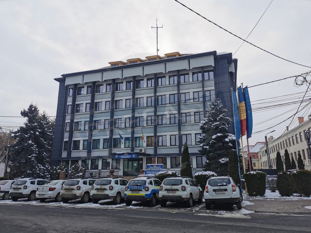 Fără permis și beat la volan, se plimba cu mașina prin fața Poliției din Satu Mare. În plină zi!