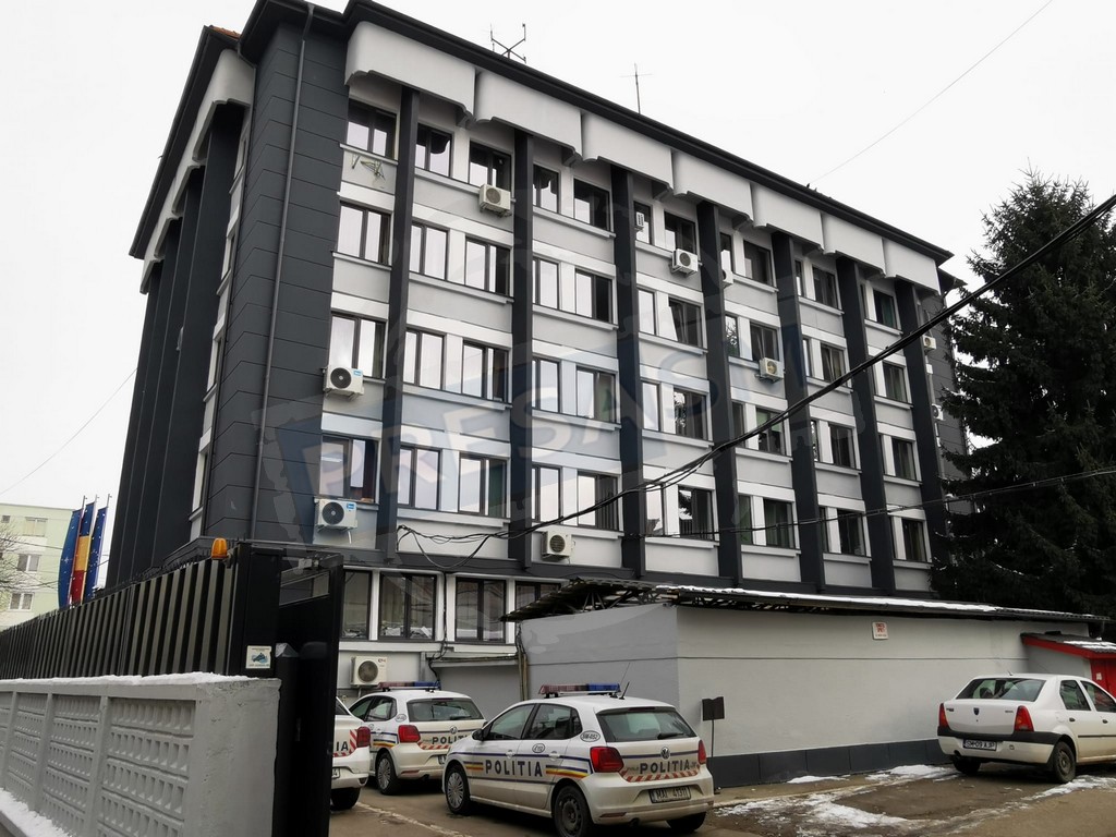 Femeie amenințată cu moartea în sediul Poliției Satu Mare. Agresor: ”O voi prinde cu orice preț”