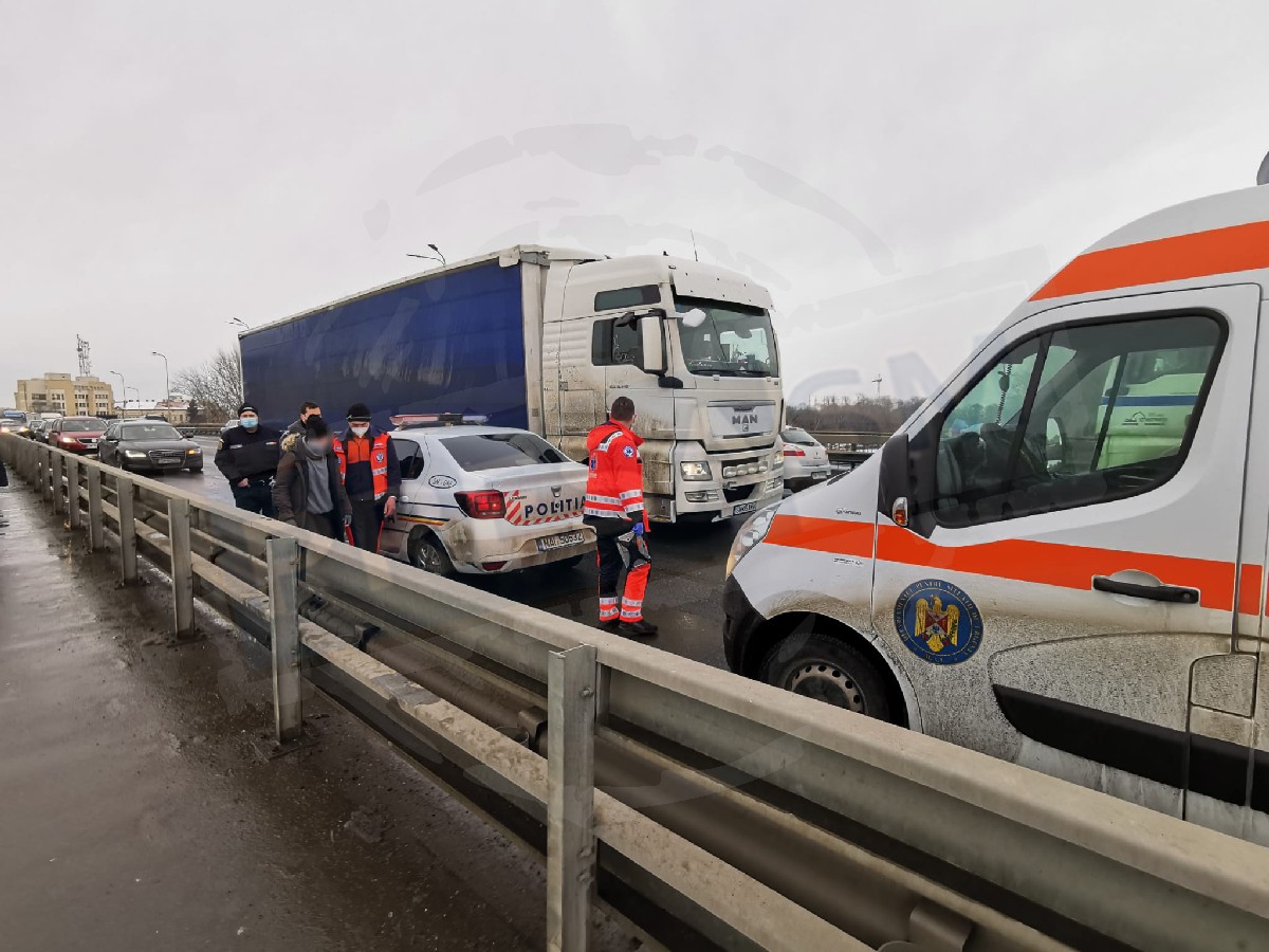 FOTO. O adolescentă (16 ani) a încercat să se arunce de pe Podul Decebal, în municipiul Satu Mare