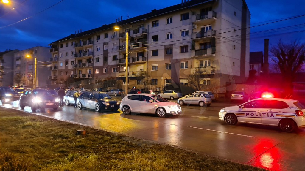 FOTO/VIDEO. Accident în lanț, cu 4 mașini, pe Drumul Botizului, în municipiul Satu Mare