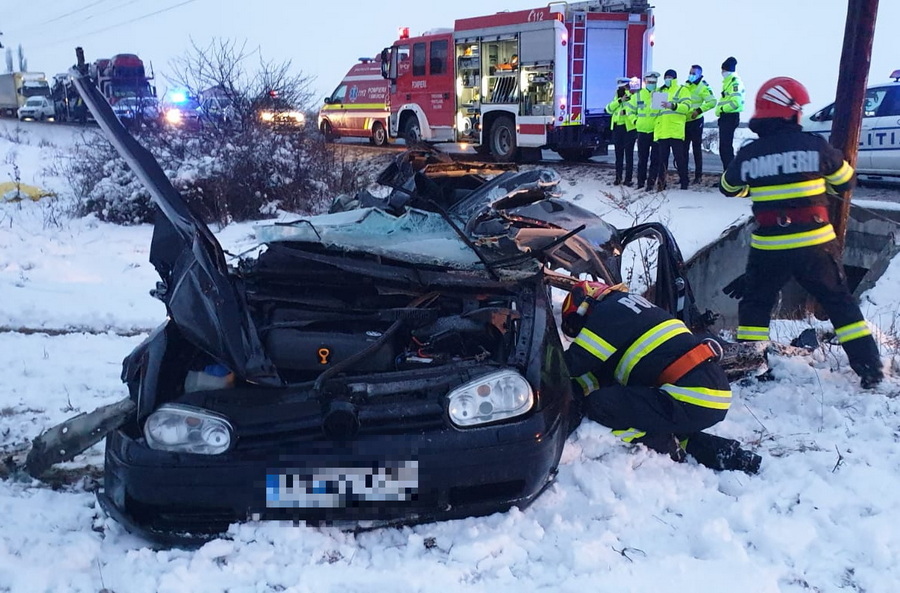 Személygépkocsival ütközött egy vonat, az autót vezető 22 éves nő életét vesztette