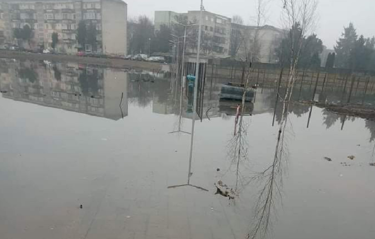 FOTOGALERIE. Lacul Cubic a reapărut. Viitorul parc de milioane de euro este sub apă