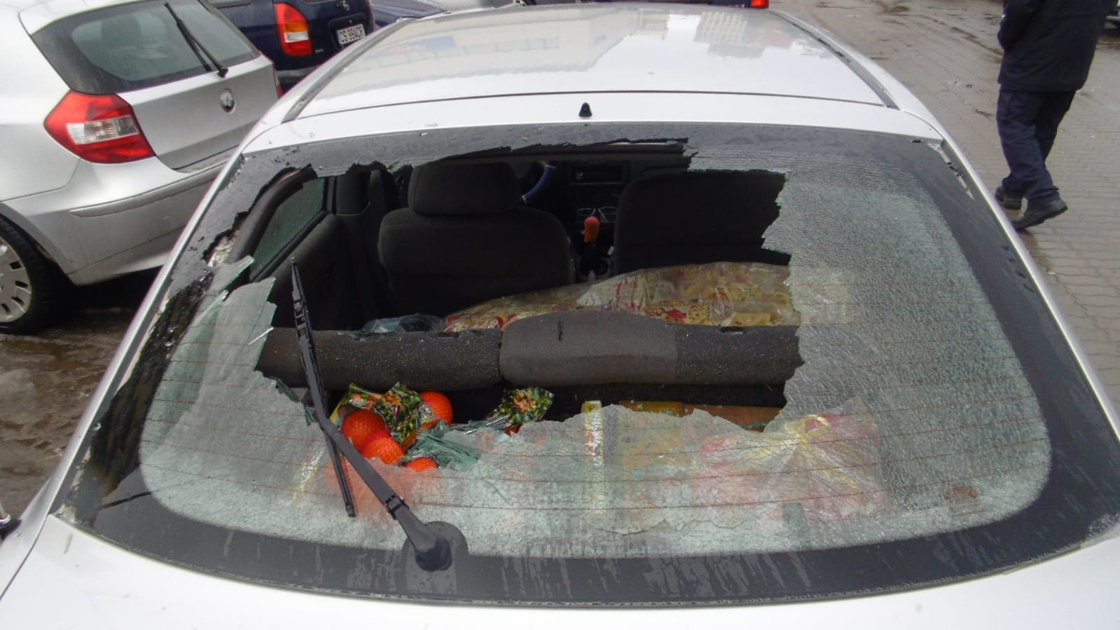 Un tânăr a avariat o mașină de Revelion, în Satu Mare. A fost prins într-un final