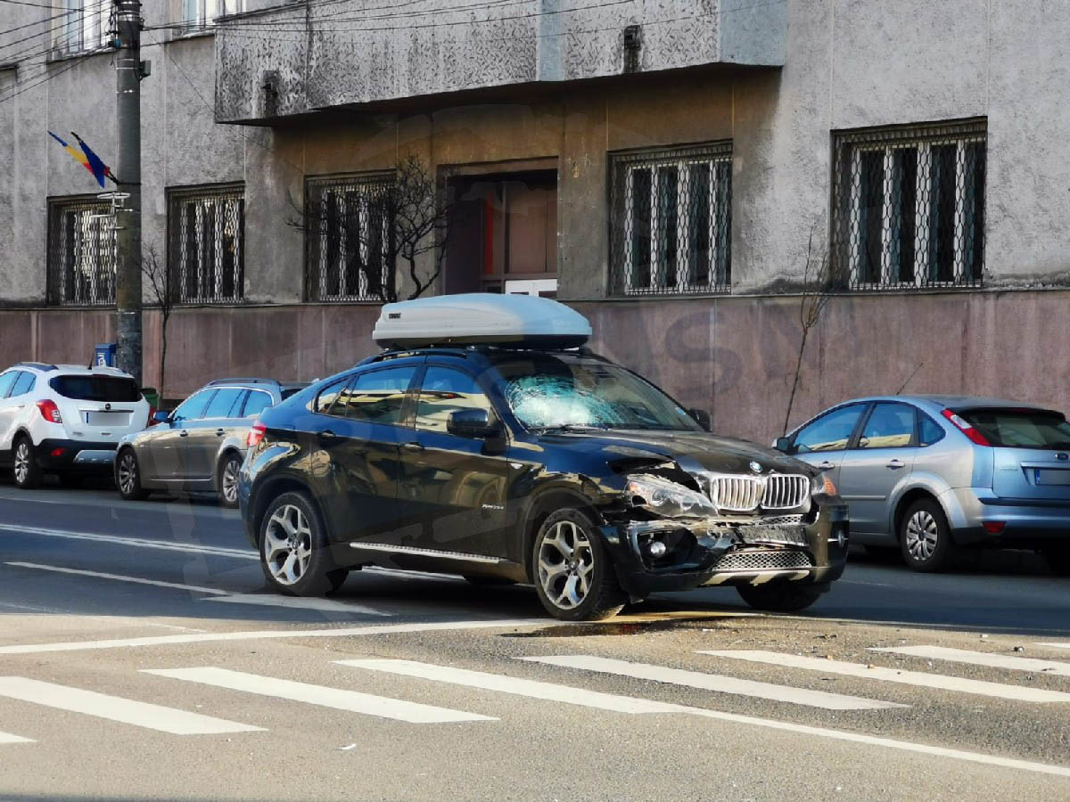 FOTO. BMW vs. Honda. Accident în centrul municipiului Satu Mare