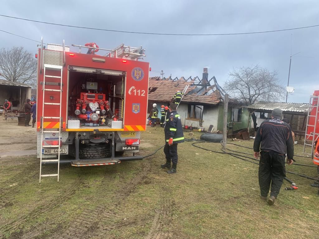 Incendiu în județul Satu Mare. Intervin pompierii