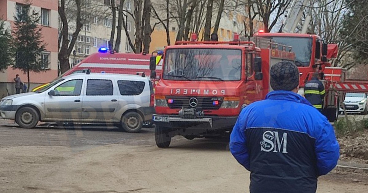 FOTO. Intervenție de urgență a pompierilor la un bloc de pe Drumul Careiului. Femeie (46 ani) salvată
