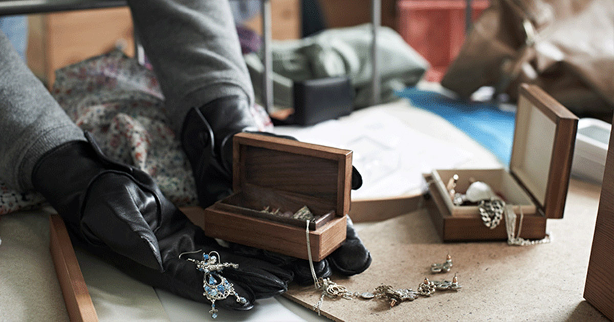 Sătmăreancă lăsată fără aurul din casă, după "vizita" unui bărbat