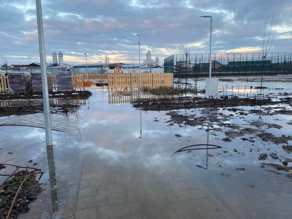 FOTO/VIDEO. Lacul Cubic a ”reînviat”. Imagini dezolante, milioane de euro în noroi