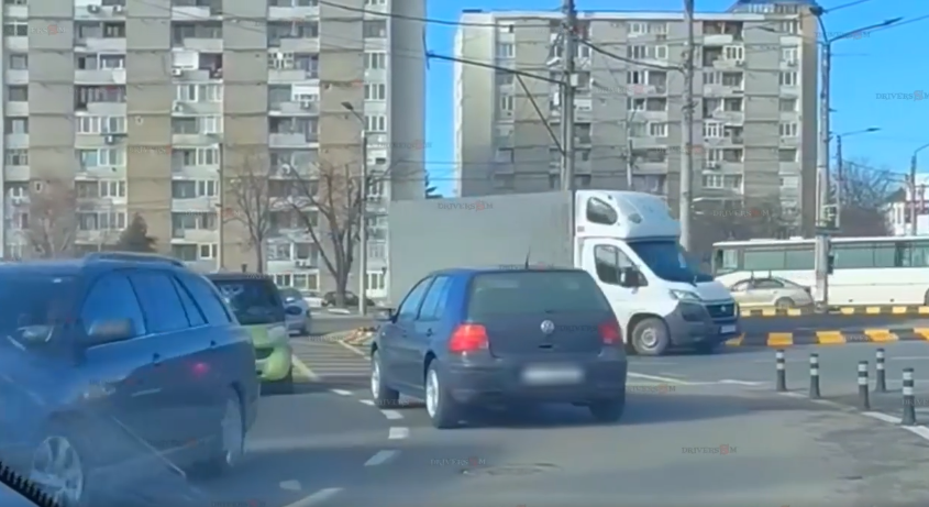 VIDEO. ”Șofer” catastrofă în Satu Mare! Pe contrasens în giratoriul de la Burdea!