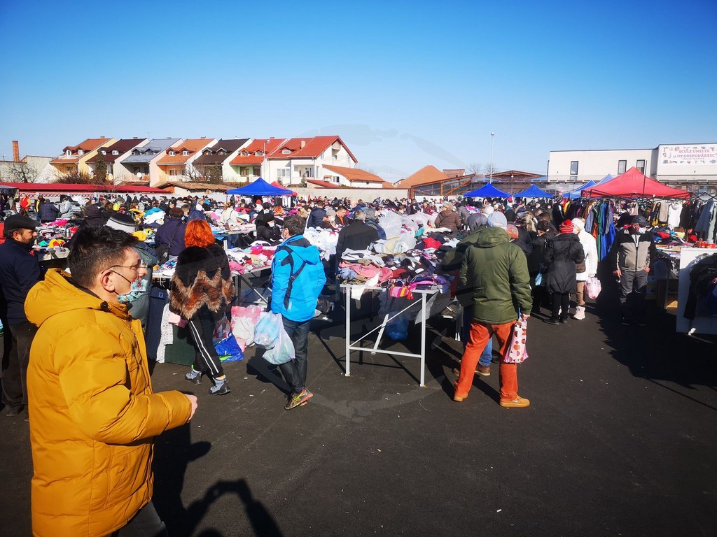 FOTO/VIDEO. Piața de Vechituri, luată cu asalt de sătmăreni. Vremea bună, aliatul vânzătorilor