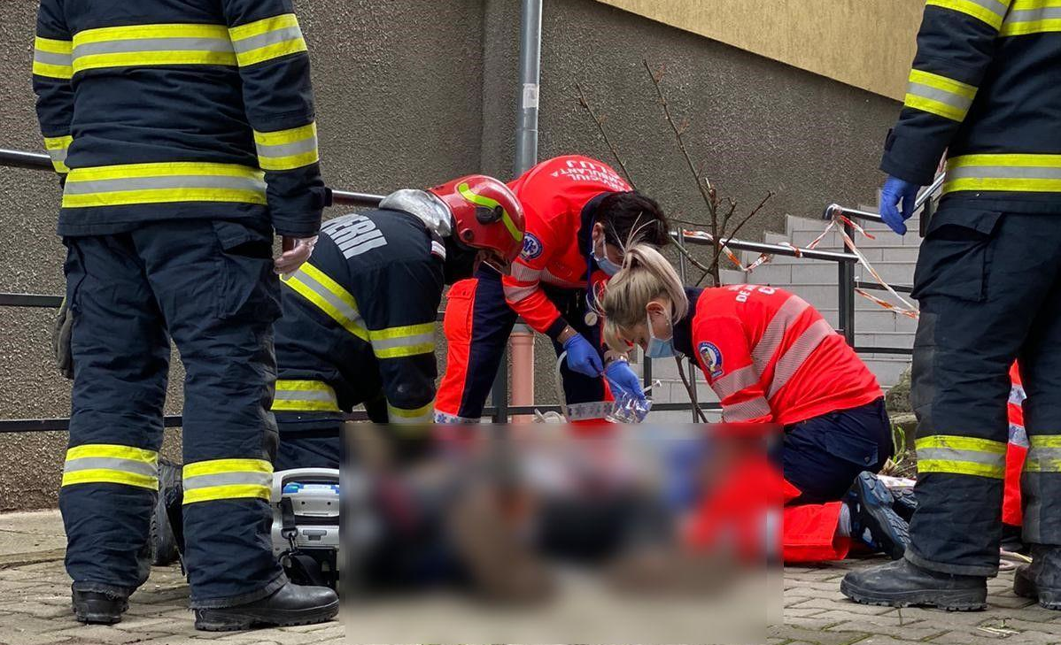 Accident de muncă în județul Satu Mare. Un tânăr și-a prins mâna într-un utilaj. A ajuns la spital