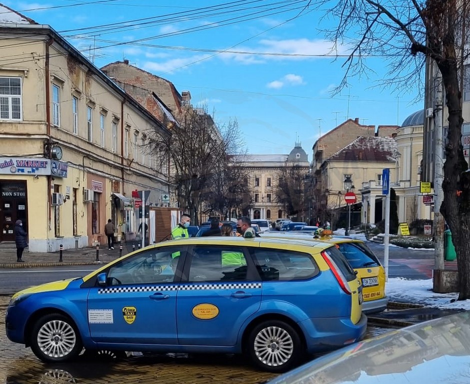 FOTO. Când pot taxiurile să aibă geamuri fumurii. RAR vine cu explicații