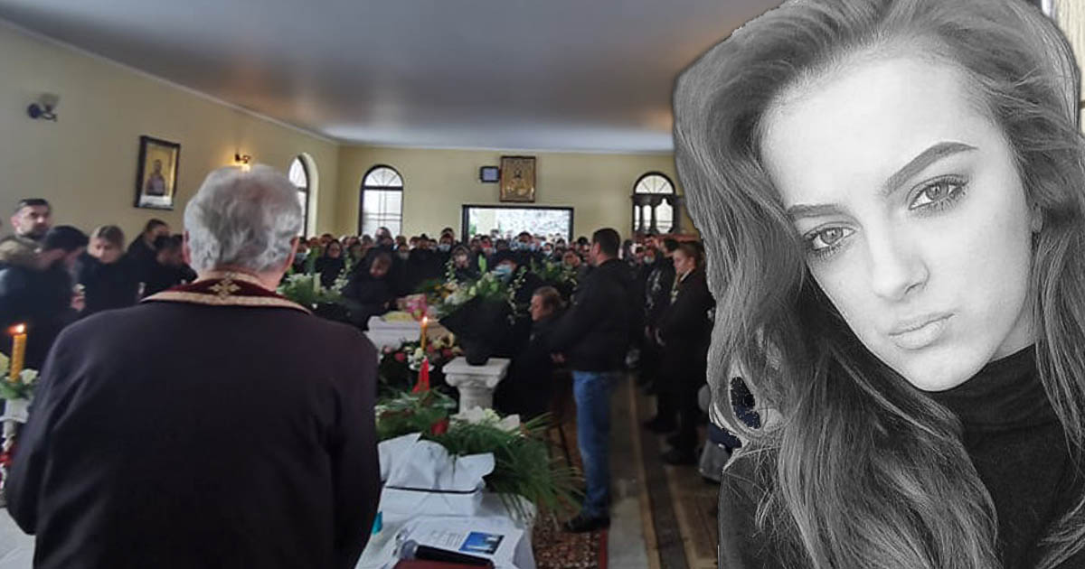 FOTO. Daniela (21 ani), condusă pe ultimul drum de sute de persoane, după tragedia din Negrești-Oaș