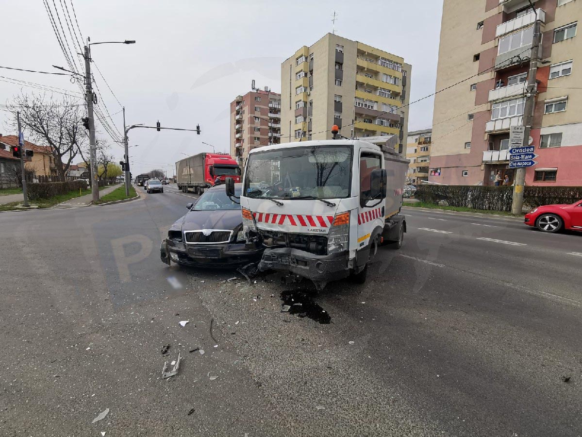 FOTO/VIDEO. Accident pe Drumul Careiului. Impact între un autoturism și o autoutilitară
