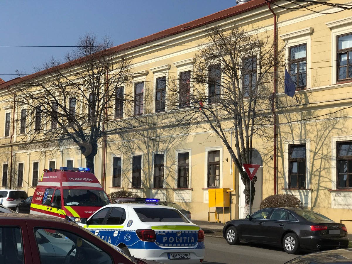 FOTO. Elevă (15 ani) de la un liceu de prestigiu din Satu Mare a ajuns la Urgență