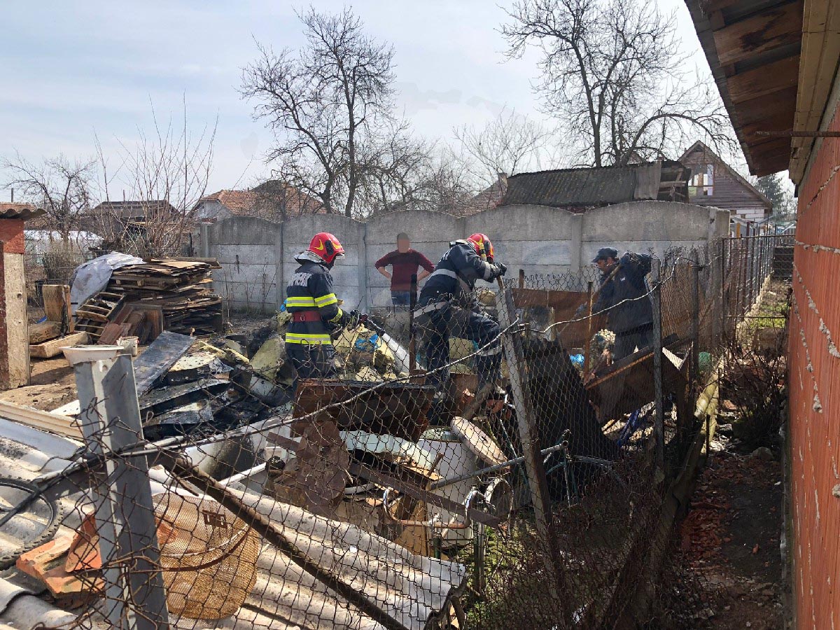 FOTO/VIDEO. Inconștiență! ”Curățenia de primăvară”, la un pas să se transforme în dezastru