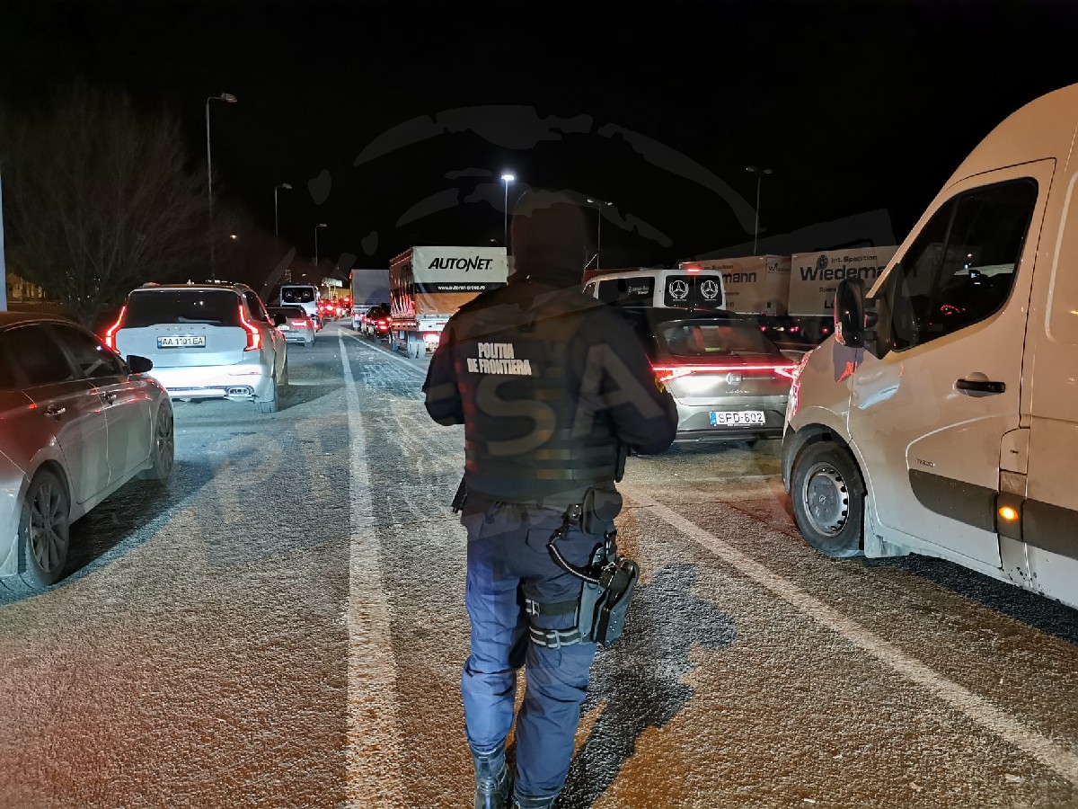 FOTO/VIDEO. Ungaria a adus forțe de intervenție la Petea - Csengersima. Noi reguli pentru ucrainenii care trec vama