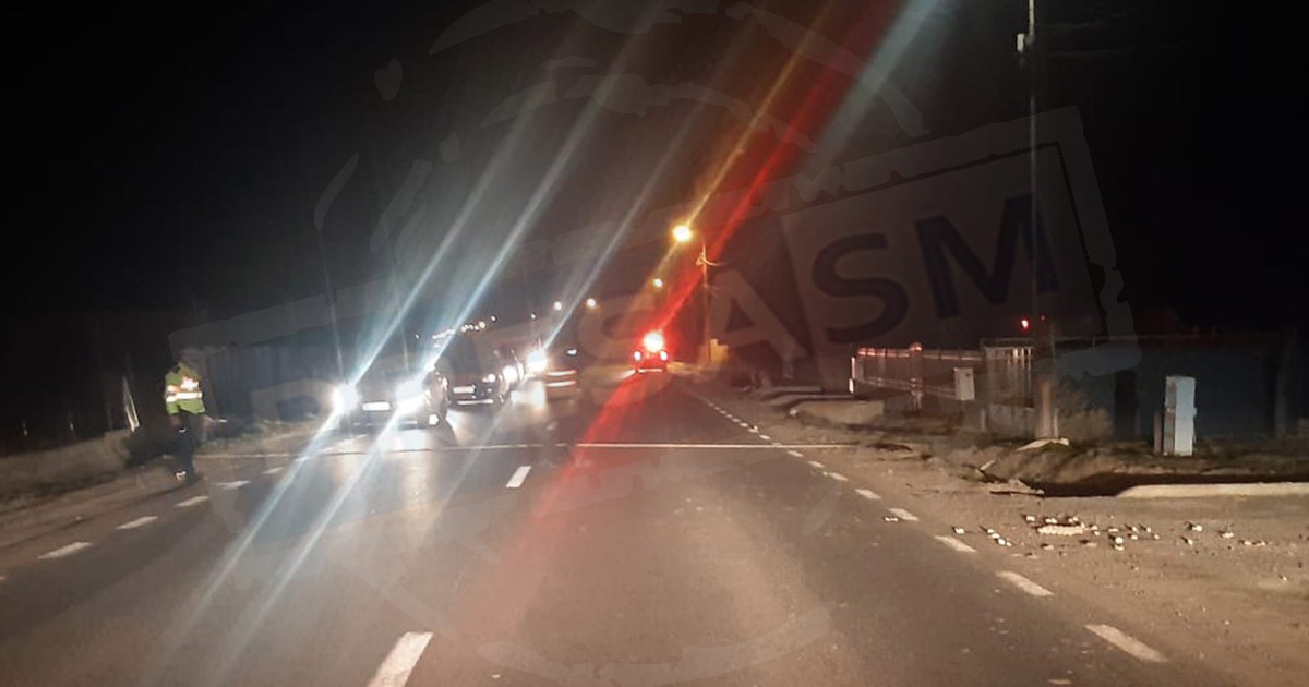 FOTO/VIDEO. Preot lovit de o mașină în județul Satu Mare. Venea de la priveghi