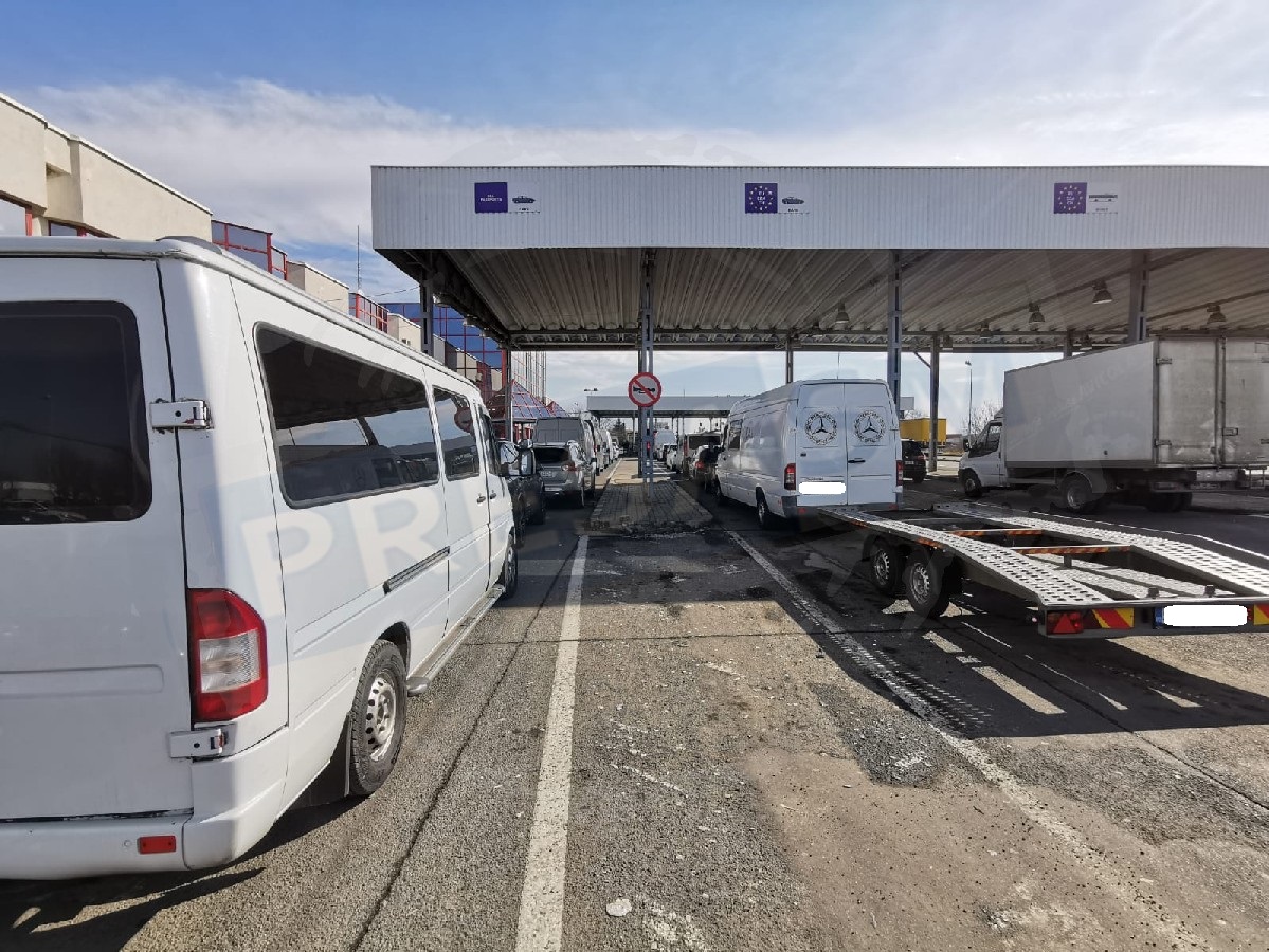 VAMA PETEA. Condamnat pentru conducere fără permis, un român și-a cumpărat un permis fals