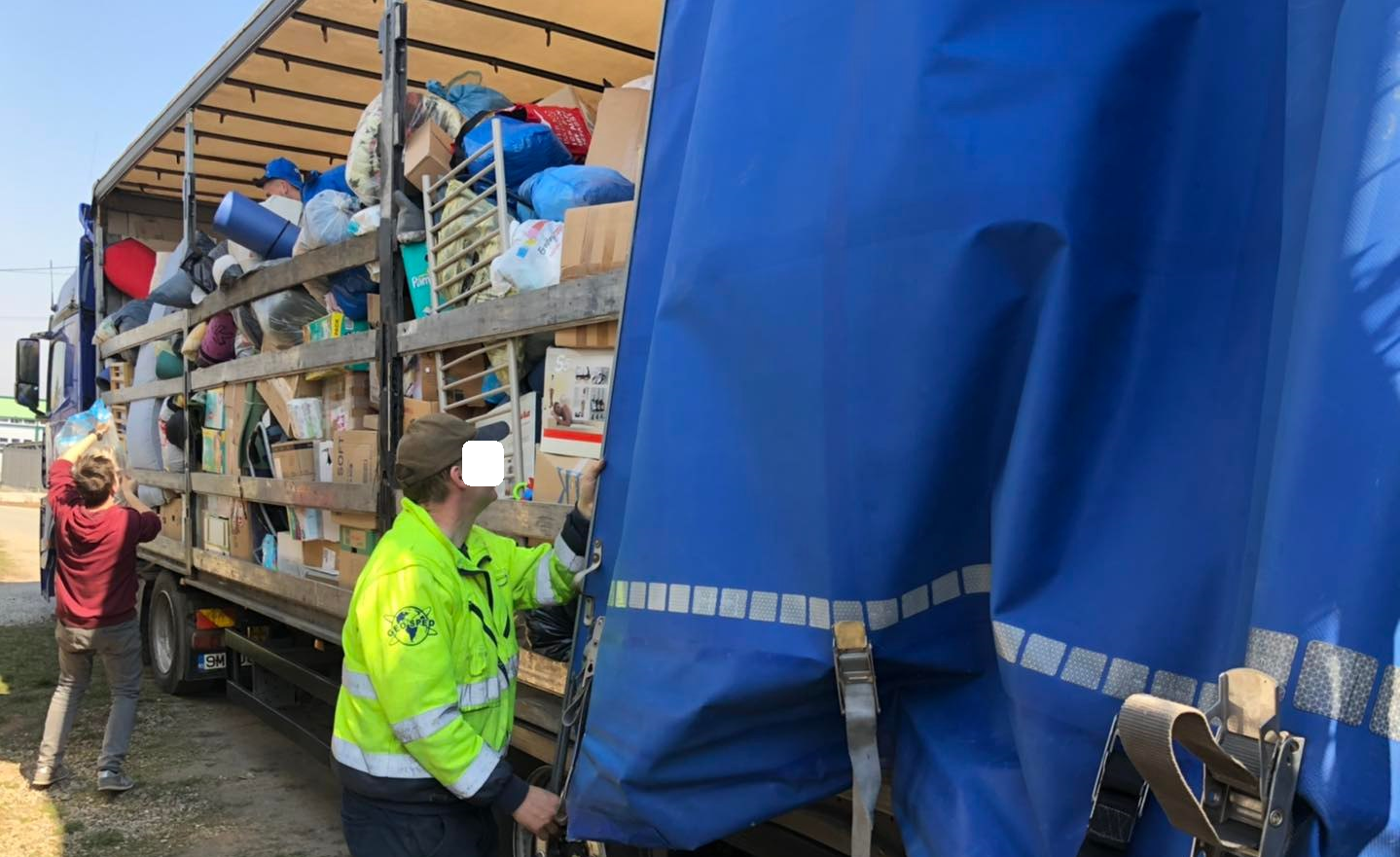 Voluntarii sătmăreni acuză: vameșii ucraineni cer șpagă. Dacă nu primesc, iau din ajutoare