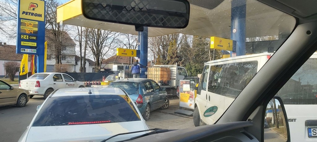 Premierul a dispus controale la benzinării: ”Nu există motive reale pentru creşteri accelerate de preţuri în România”