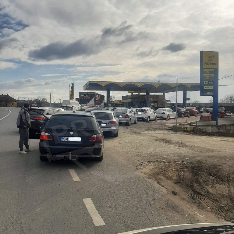 ANALIZĂ. Originea panicii din benzinării. Cum se manipulează naivii și cum doarme statul