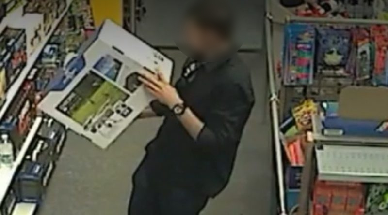 Un sătmărean (18 ani) și-a dorit foarte tare o consolă de jocuri. S-a dus și a furat-o din magazin