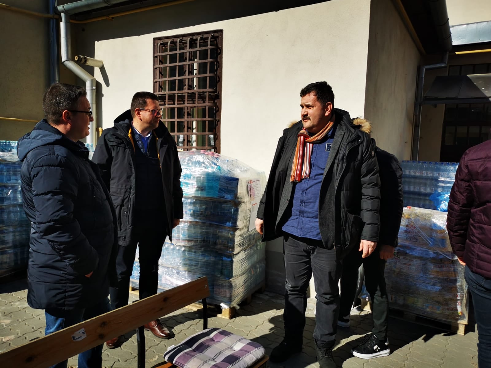 Deputatul Nagy Szabolcs, alături de voluntarii sătmăreni care îi ajută pe refugiații ucraineni