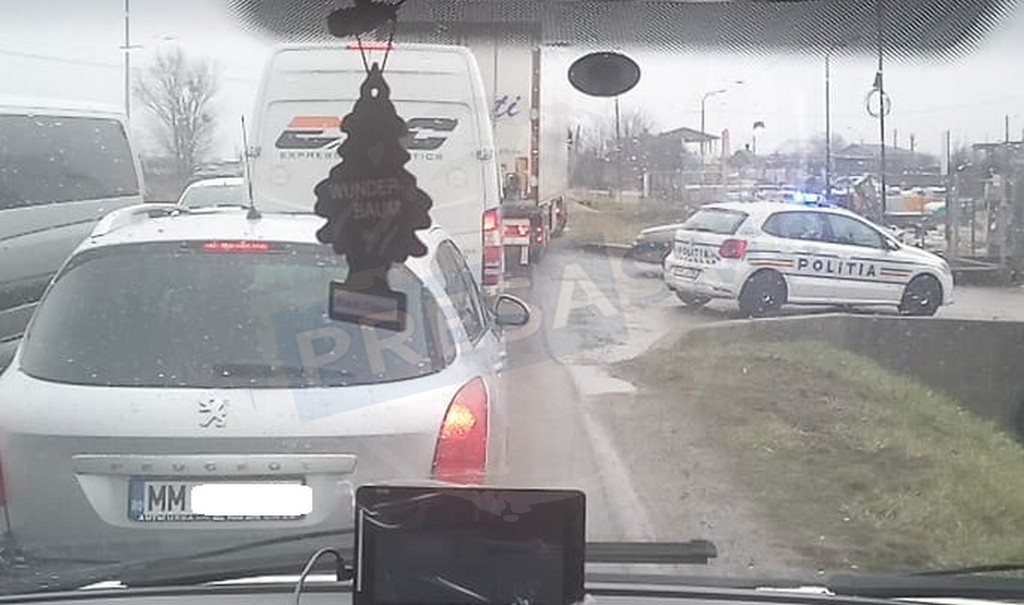 FOTOGALERIE. Cozi uriașe și scandal spre Vama Petea. A intervenit și Poliția