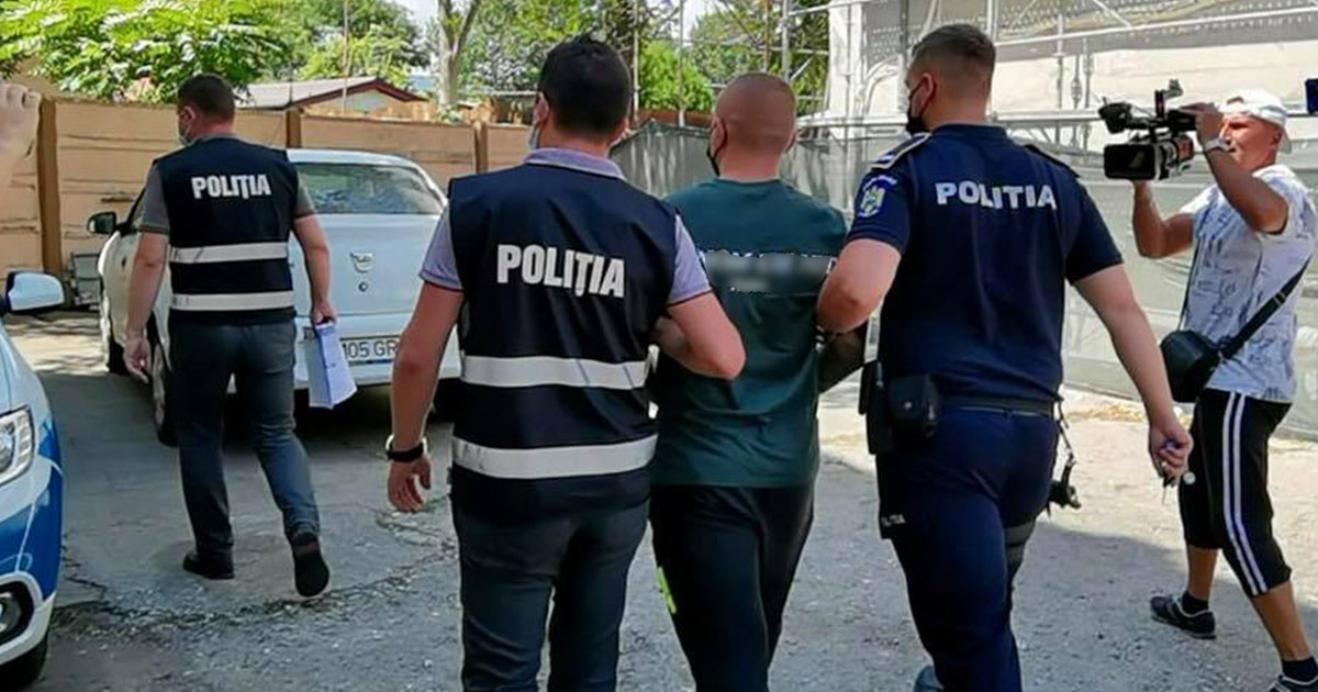 Sătmărean (18 ani), urmărit internațional pentru trafic de droguri. Adus acasă în cătușe din Italia