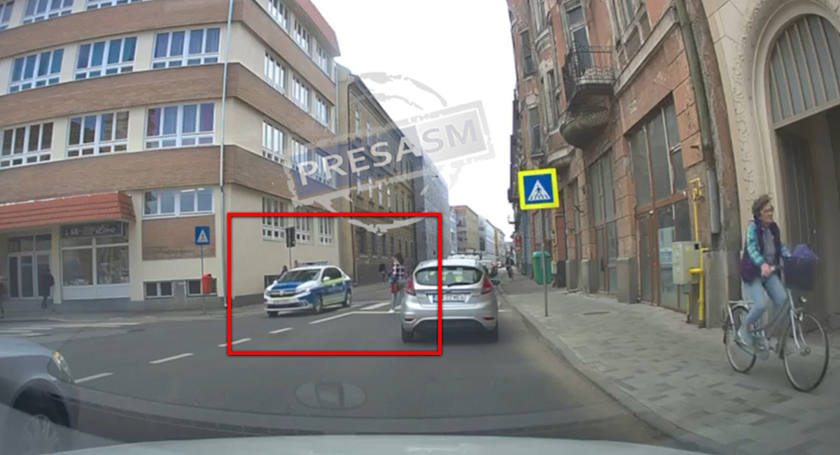 VIDEO. Poliția, la un pas să lovească o mamă și un copil în Satu Mare, pe zebră
