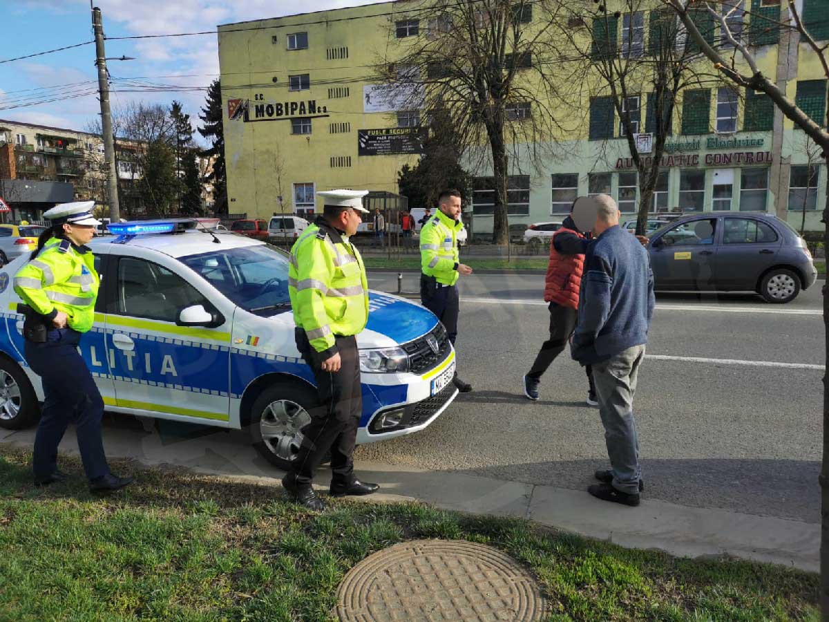 FOTO/VIDEO. Beat pulbere, i se oprea motorul. Blocat de un șofer cu spirit civic