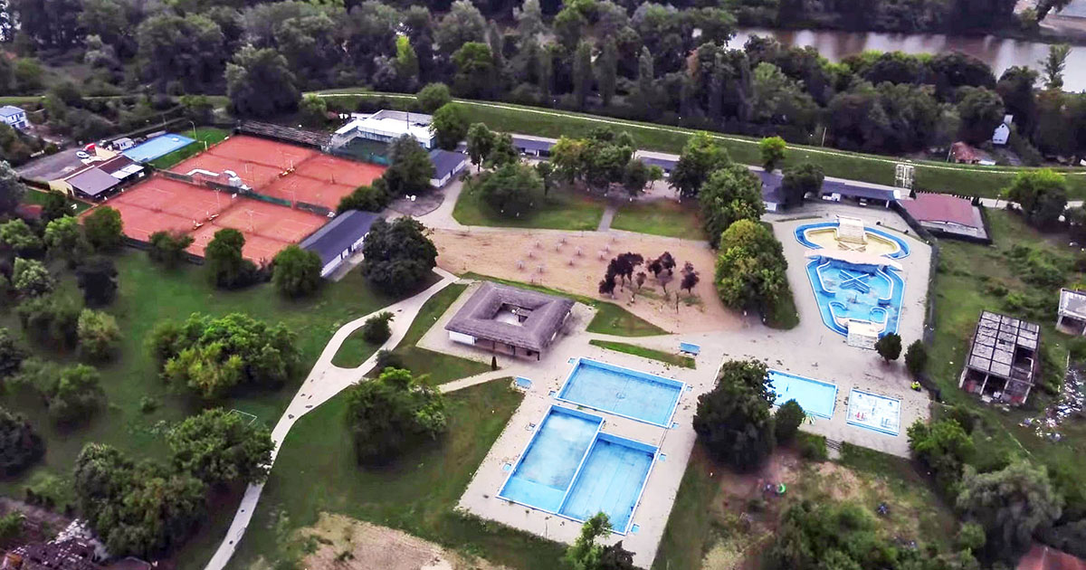 Un consilier local vorbește despre ”mașinațiuni imobiliare” la ștrandul din Satu Mare. Slabe șanse de redeschidere