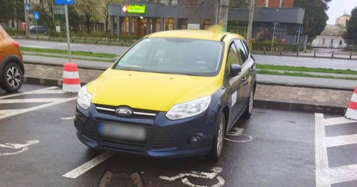 FOTO. Taximetrist acuzat că a lovit și amenințat cu briceagul un sătmărean, totul pentru un loc de parcare