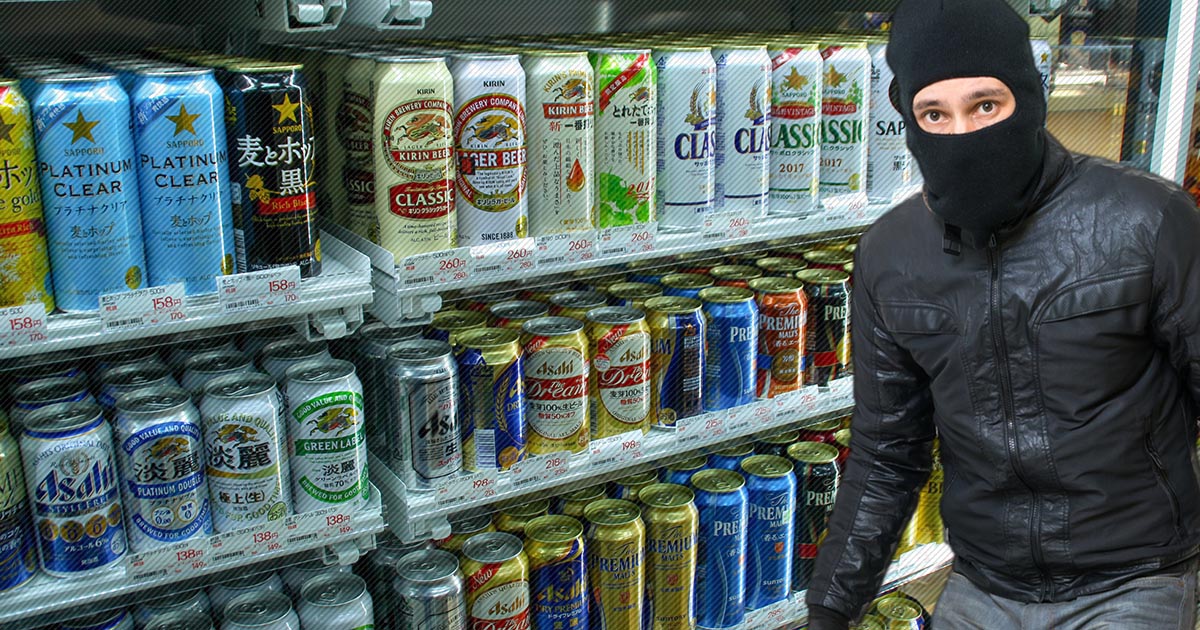 Se întâmplă în România. Un hoț și-a luat fiul de 3 ani cu el la "serviciu". Împreună cu un minor, tatăl a furat baxuri de bere