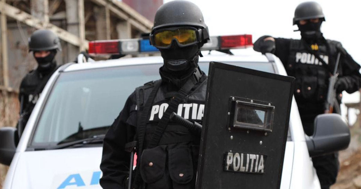 VIDEO. Un ardelean și-a făcut "o fabrică de falsuri". Avea de toate: permise auto, polițe RCA, până și certificate de teste COVID