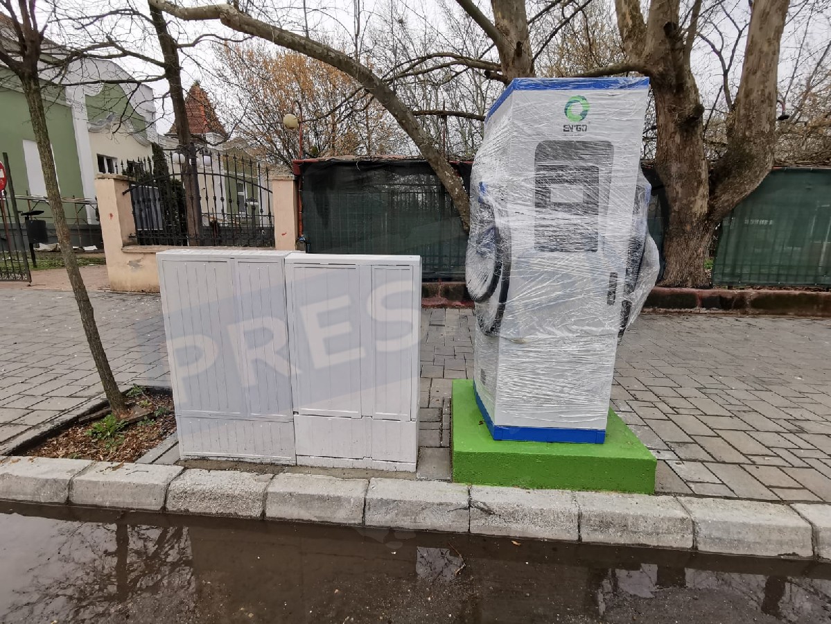 FOTO. Puncte de alimentare gratuită a mașinilor electrice în municipiul Satu Mare