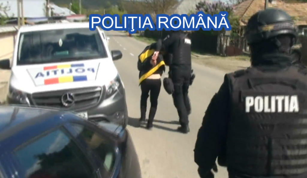 Tânăr din județul vecin, arestat pentru pornografie infantilă. Racola fete din toată țara