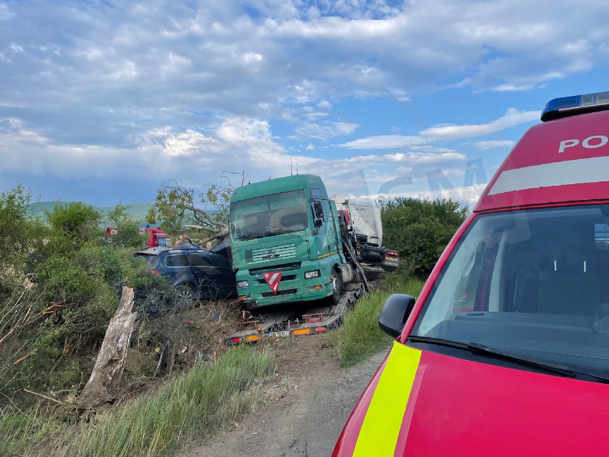 FOTO/VIDEO. Accidentul mortal dintre Seini și Apa, provocat de un tânăr de 28 de ani. O sătmăreancă și-a pierdut viața