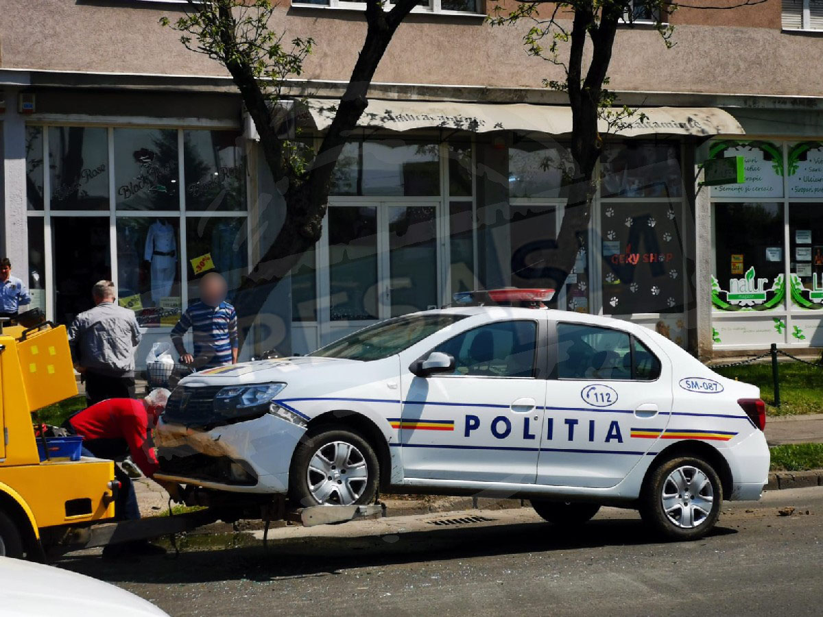 FOTO. Tinerii polițiști băgați în ședință. Au avariat mai multe autospeciale ale Poliției