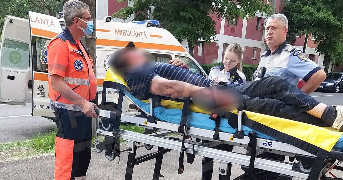 FOTO. Accident tragi-comic în Satu Mare. Un biciclist s-a rănit grav după ce a ieșit din birt