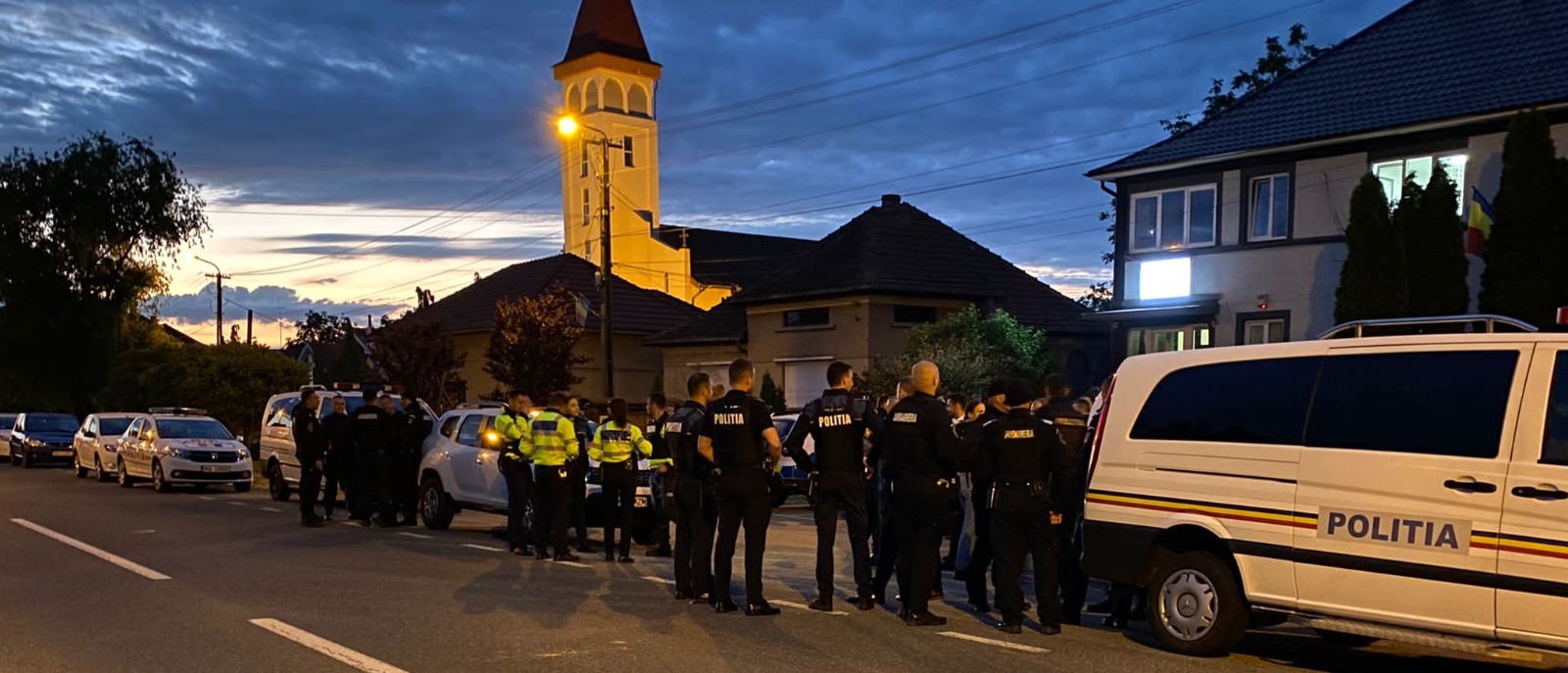 FOTO/VIDEO. Cămătarii din județul Satu Mare care țineau un sat pe "caiet", reținuți 24 de ore