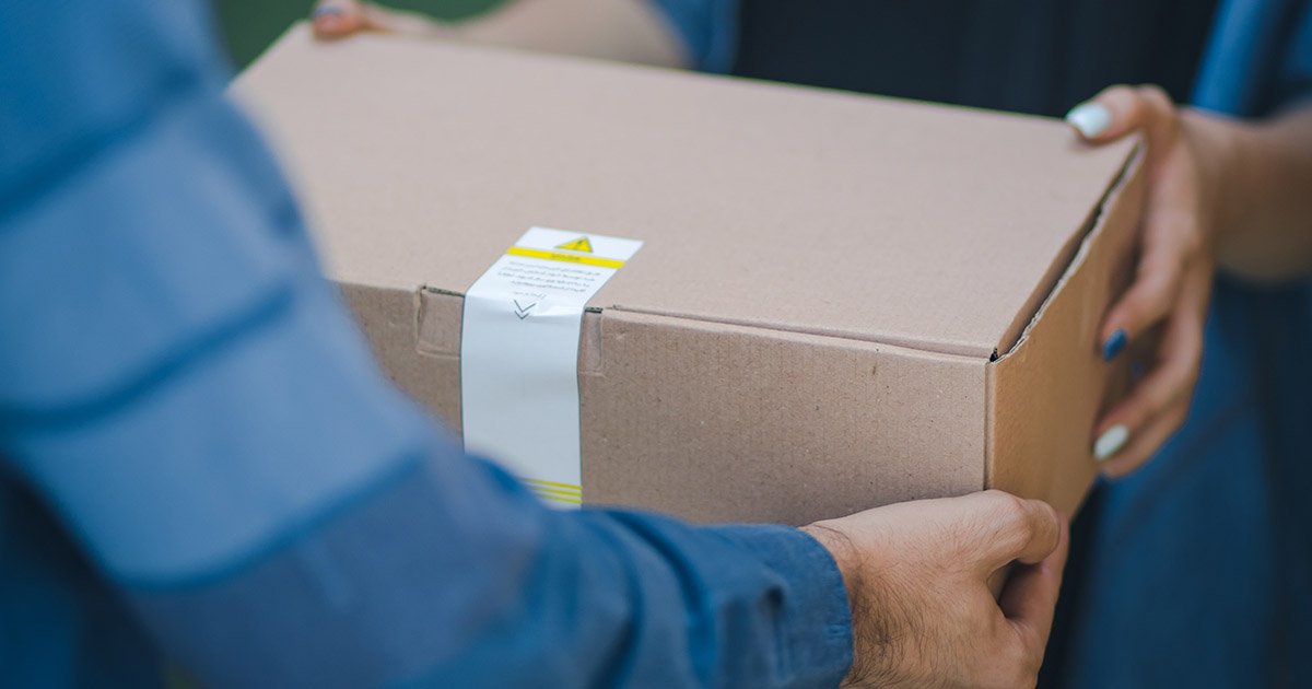 Ce țeapă! O sătmăreancă și-a comandat tricouri de ”fițe” și a primit… ”no name”-uri