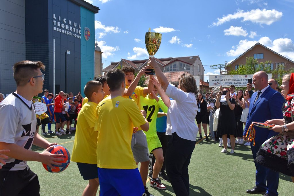 FOTO. Finală de excepție la Negrești-Oaș. Băieții de gimnaziu din țară s-au întrecut pe terenul de fotbal